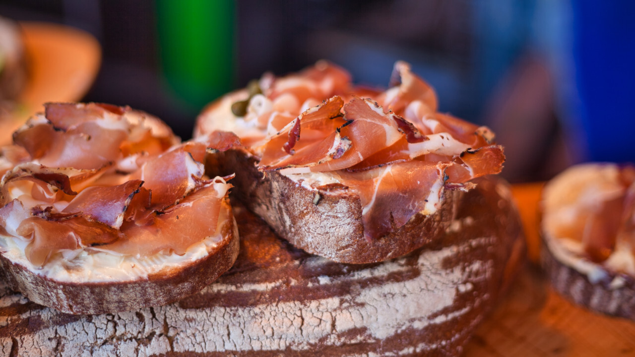 Slices of bread topped with smoked ham