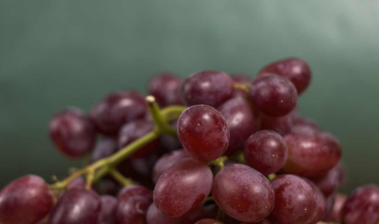 red grapes in a kitchen