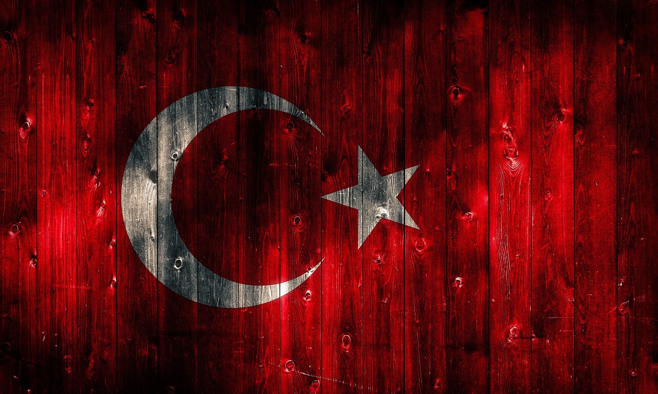 turkey flag painted on wood