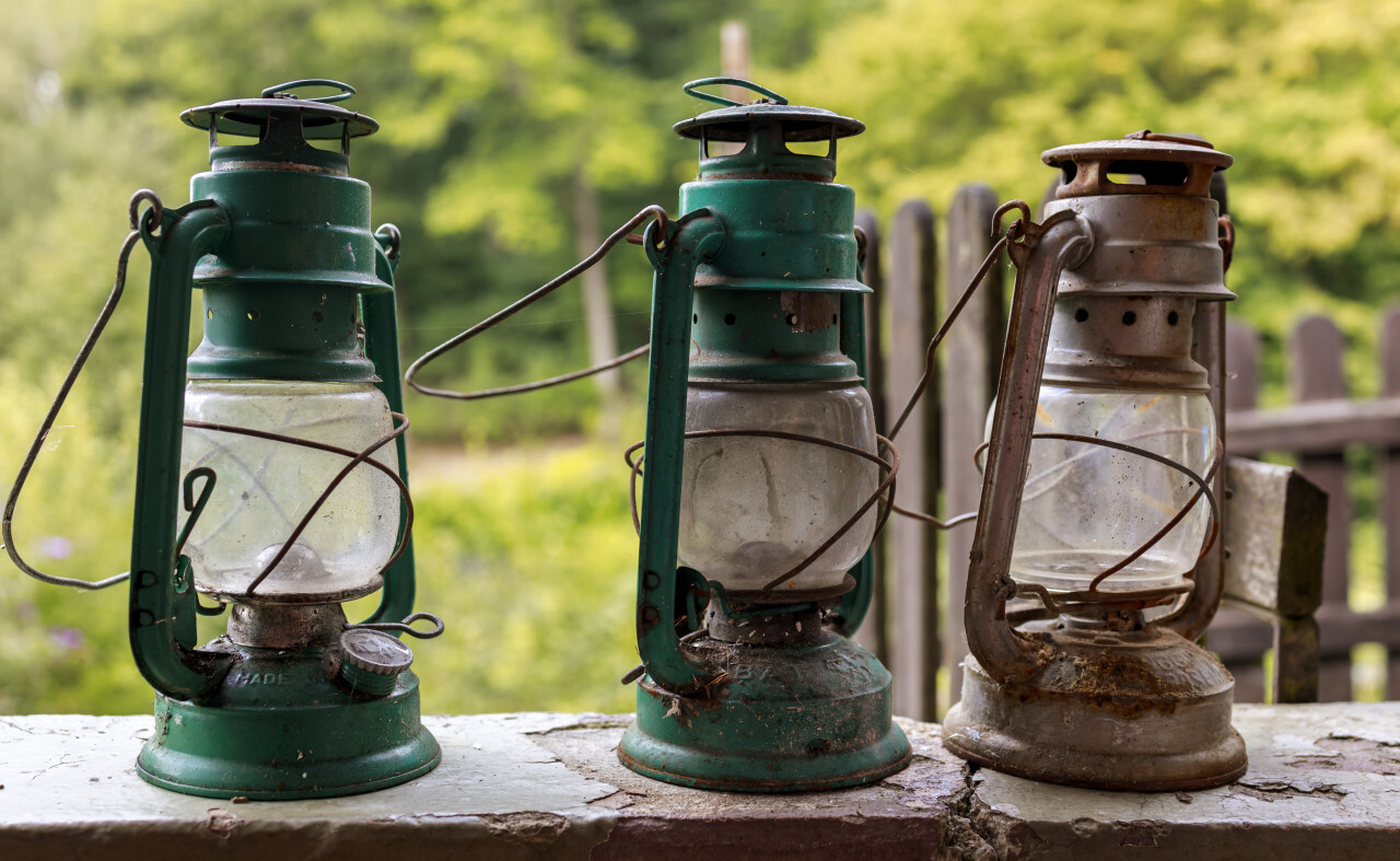 hurricane lamps and lanterns