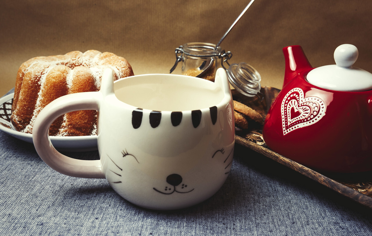 Lemon gugelhupf with icing sugar - coffee, cookies and cake