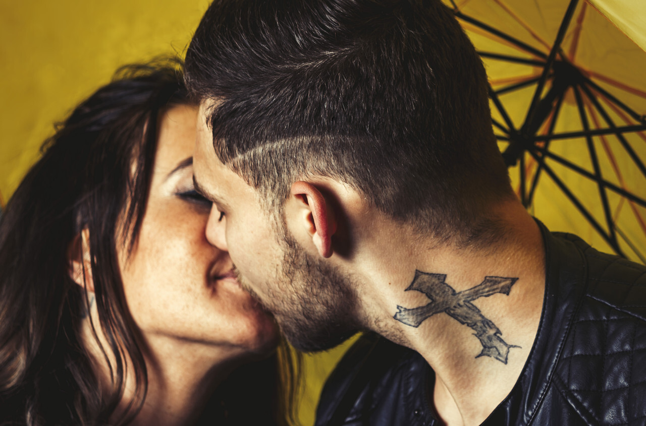 kiss under yellow umbrella