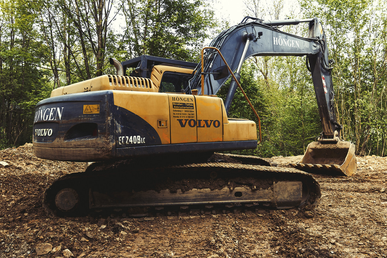 yellow shovel excavators