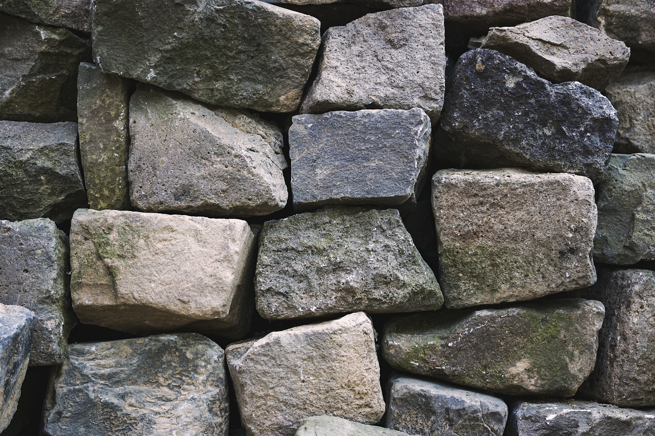 loose stacked stones