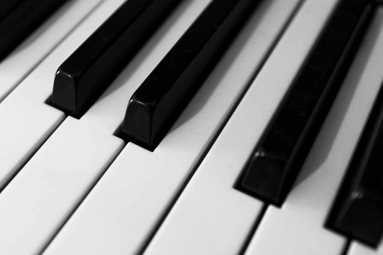 piano keys background - black and white