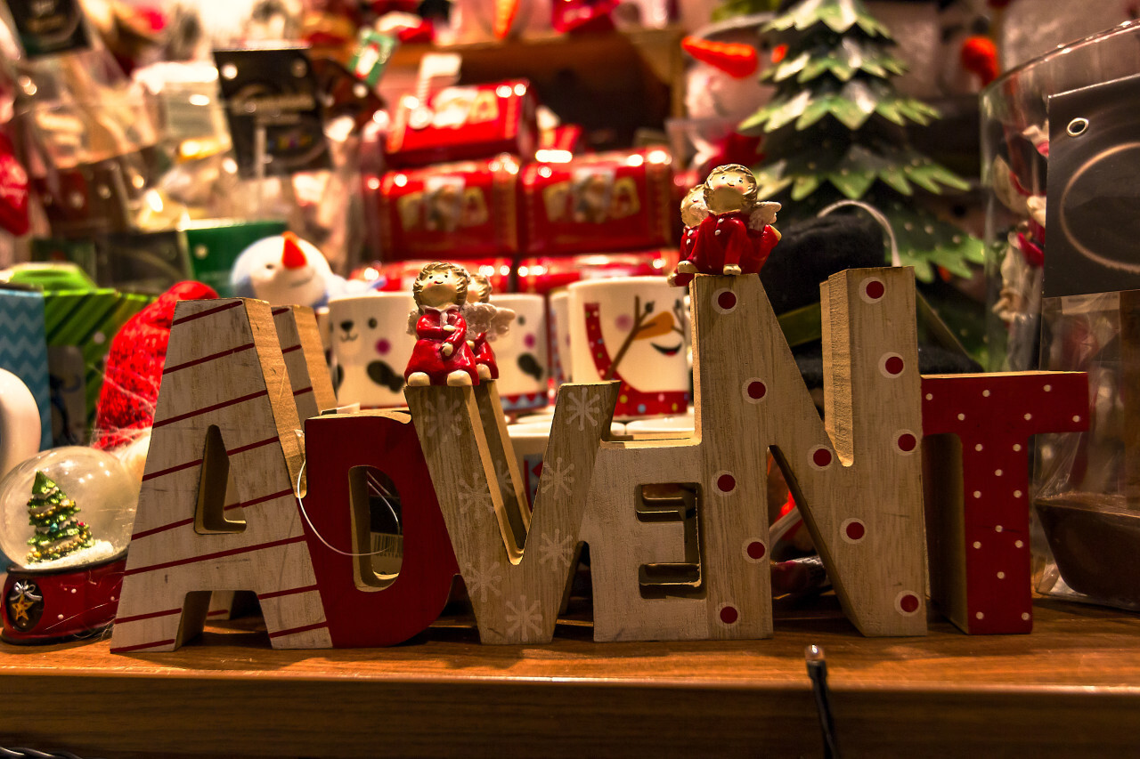 advent lettering in a store