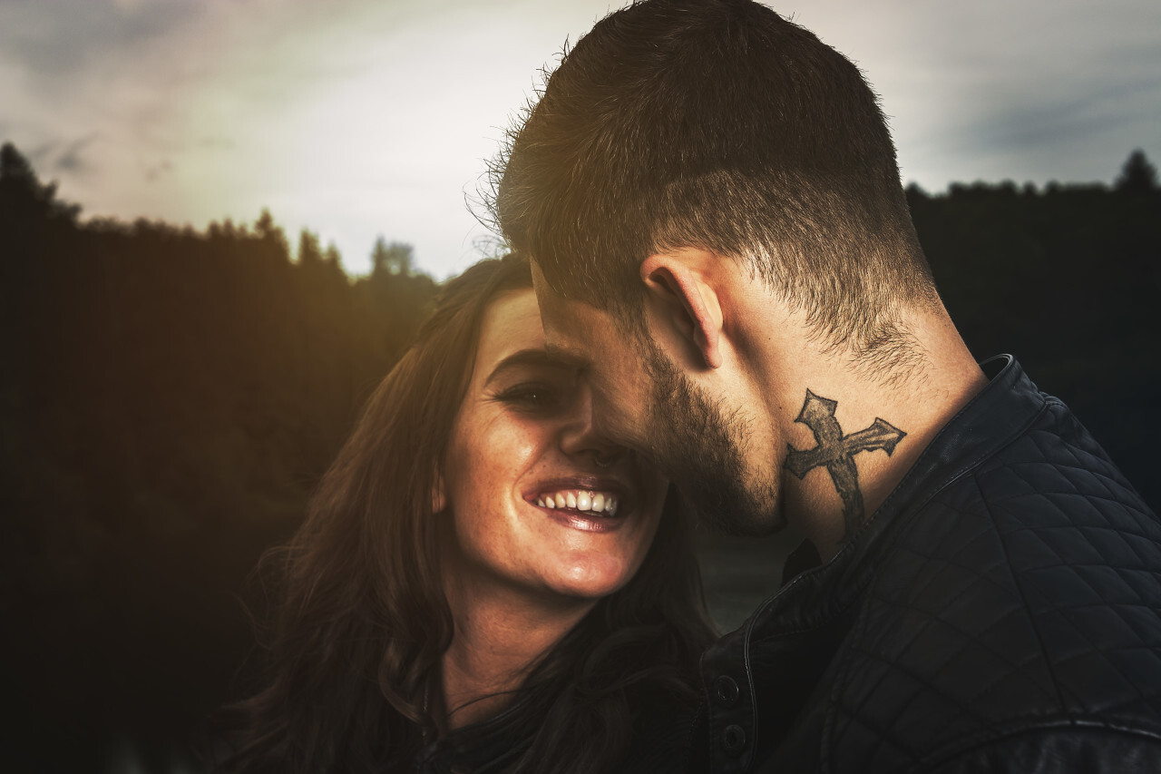 couple kissing by sunset