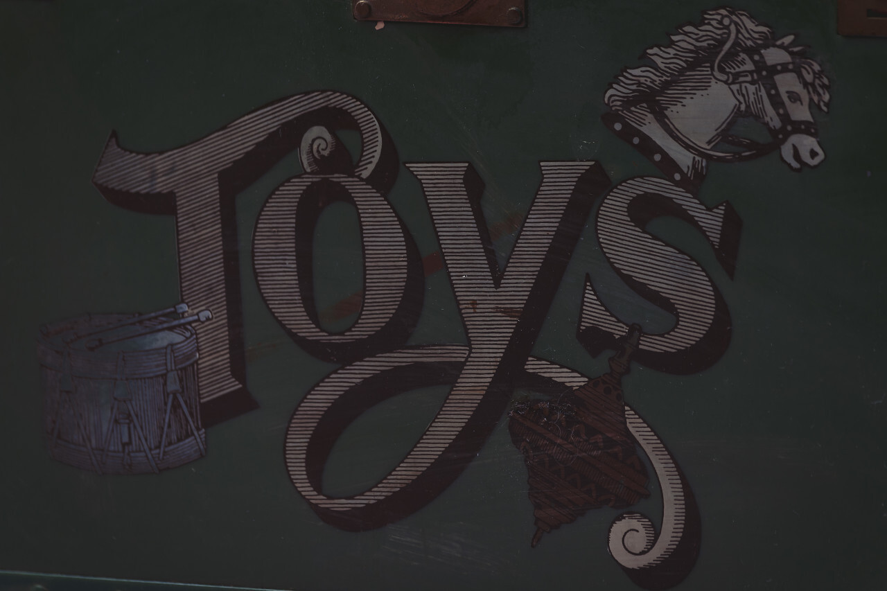 toys sign