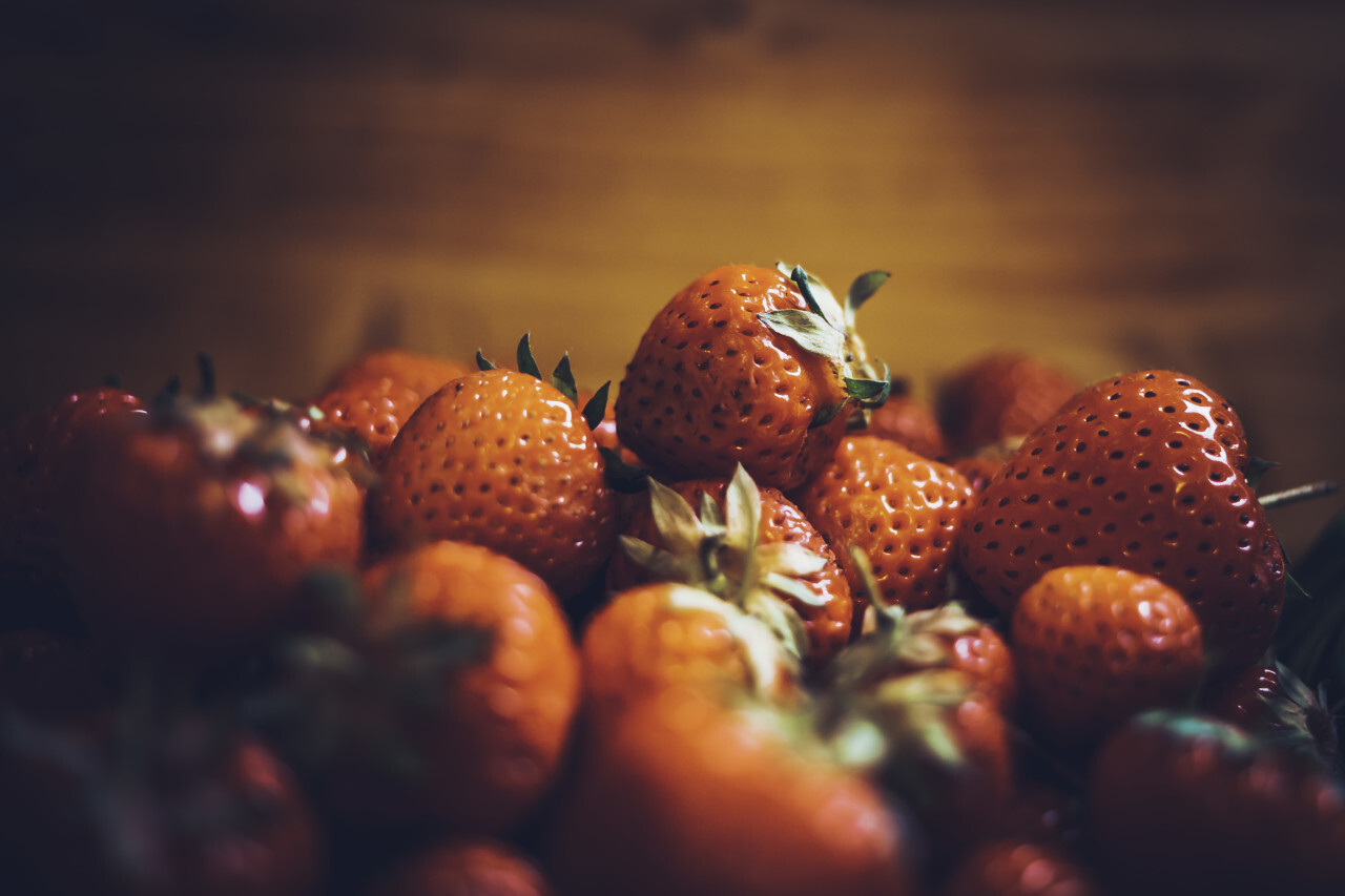 red strawberries wood background