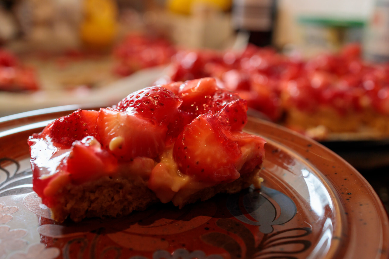 strawberrycake on a plate