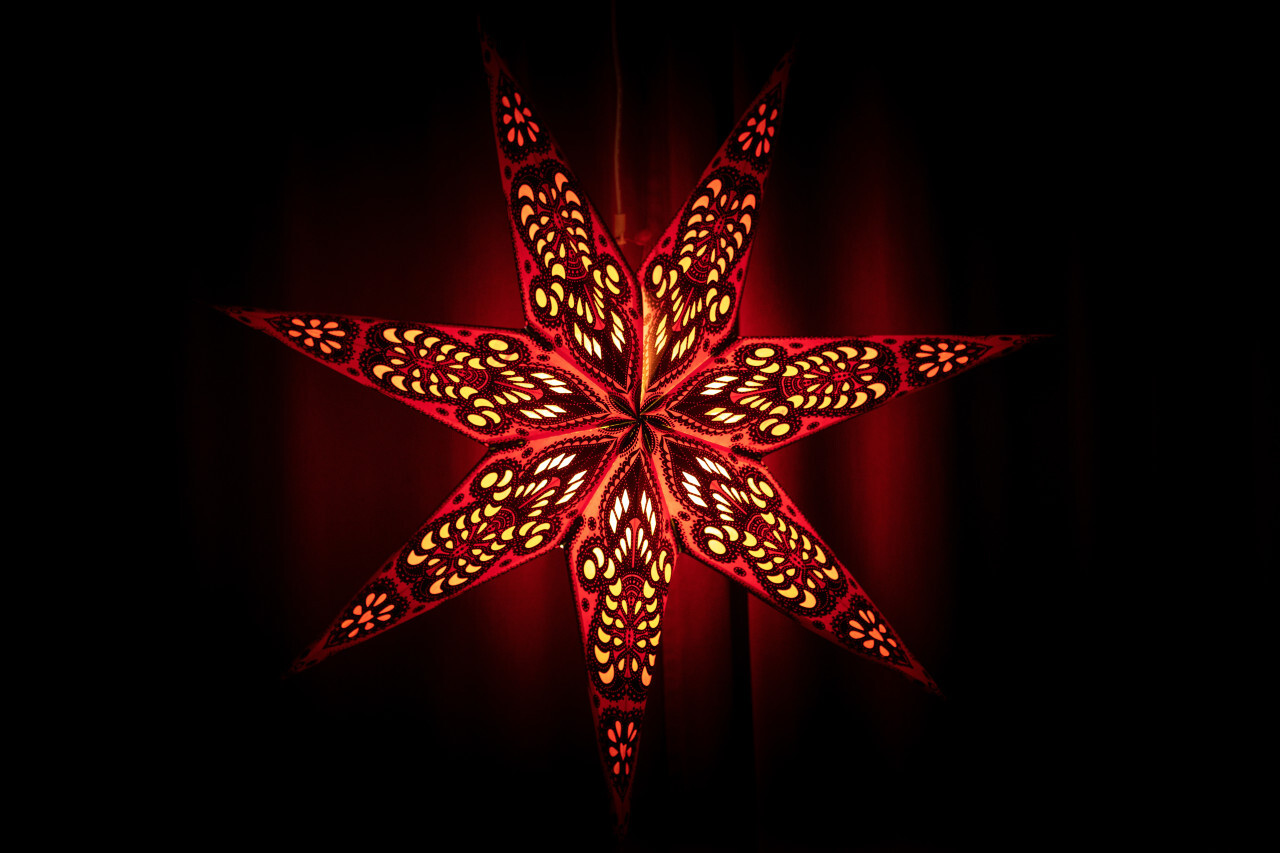 Red christmas star lamp