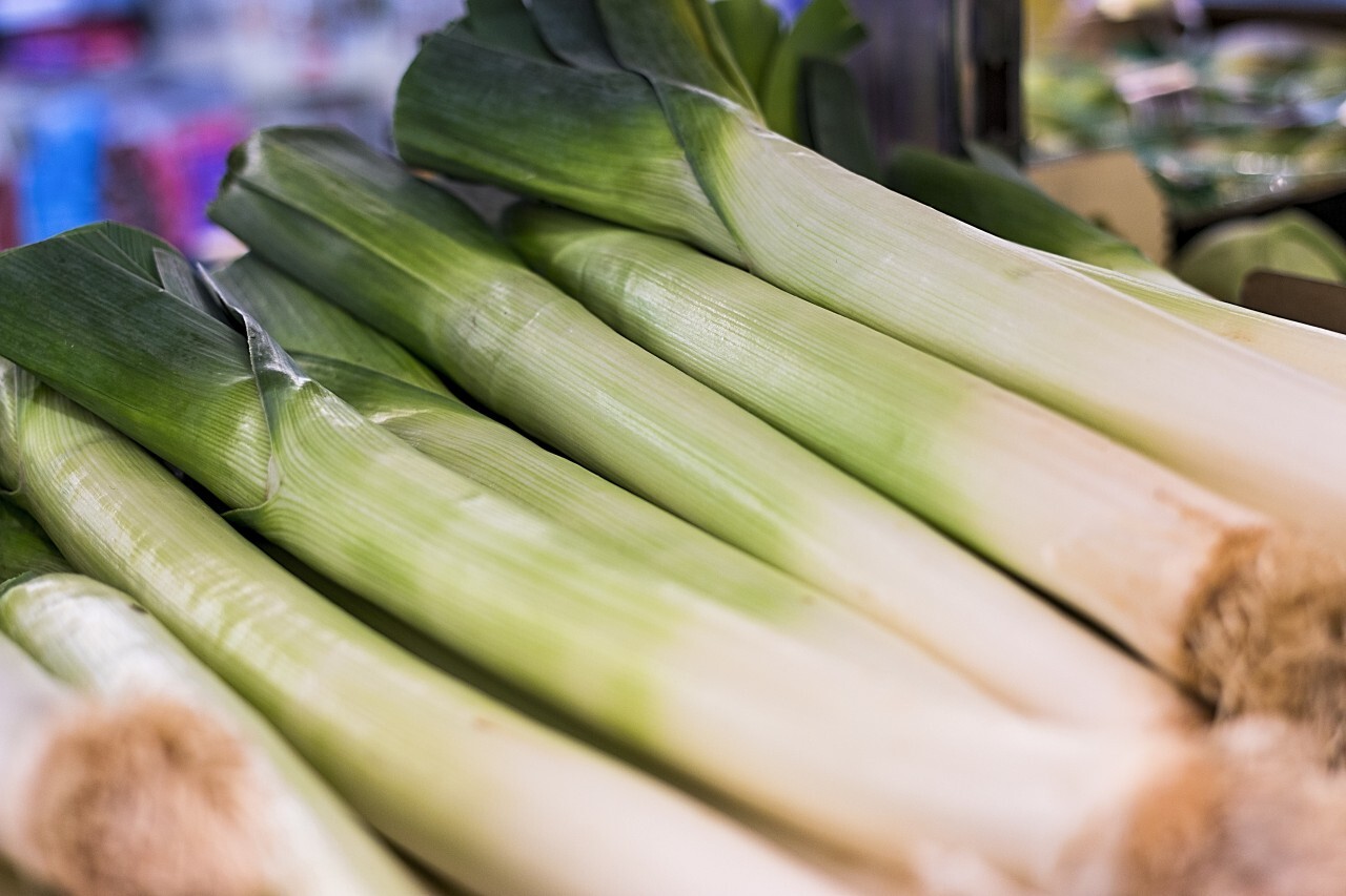 Fresh leeks on display at the market