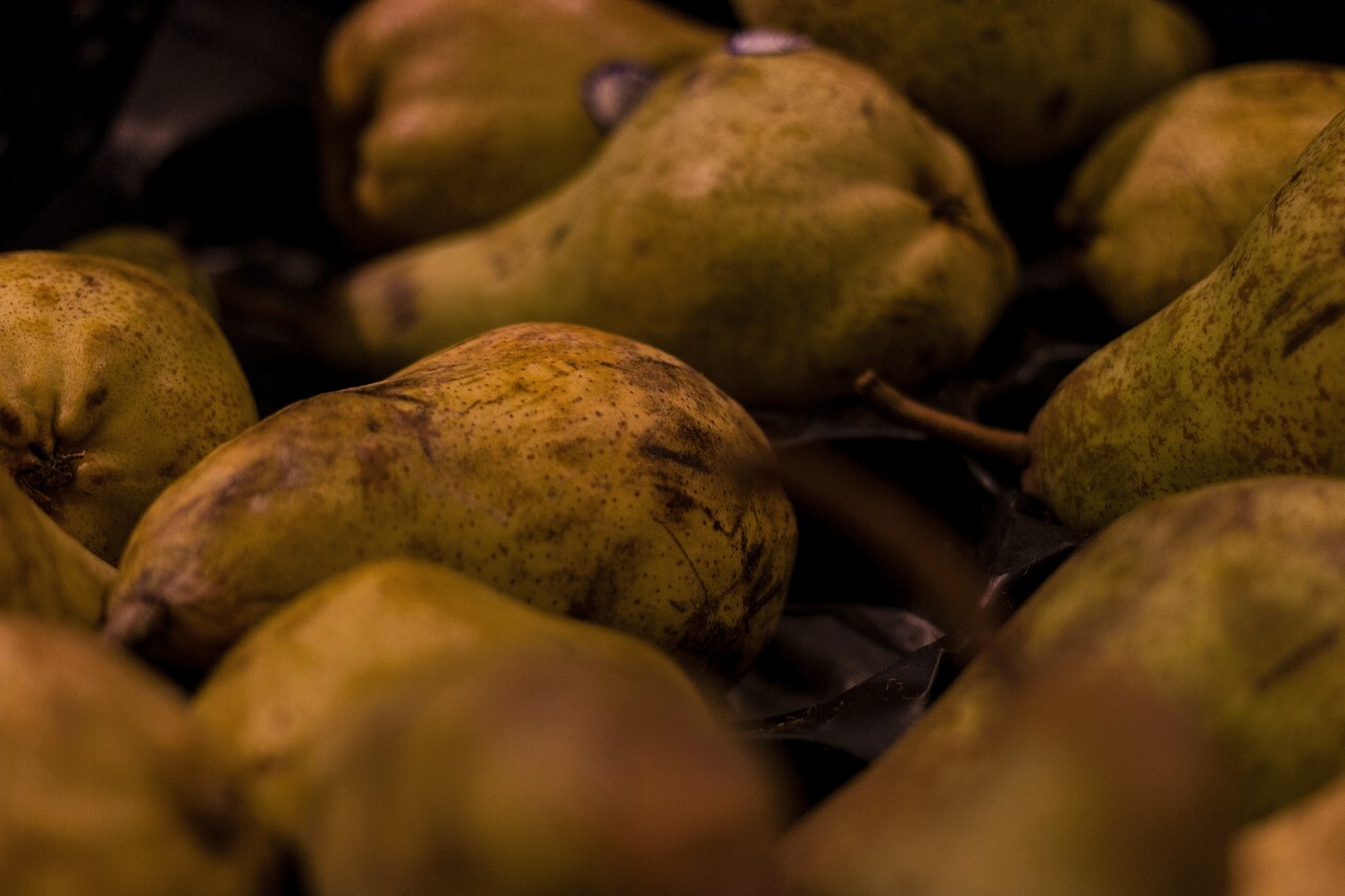 pears in a super market