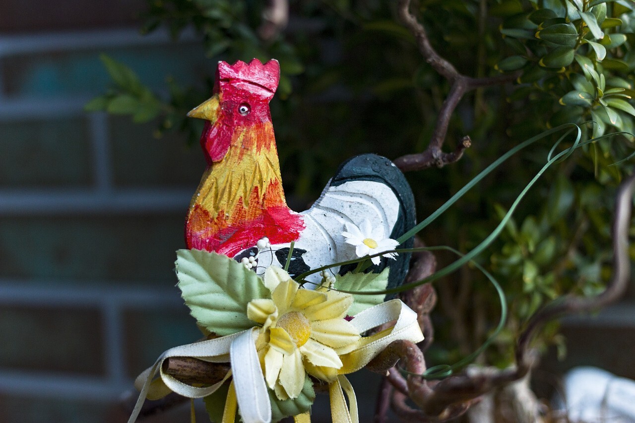 rooster easter garden decoration