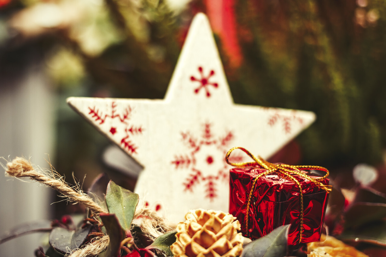 christmas star and gift decor