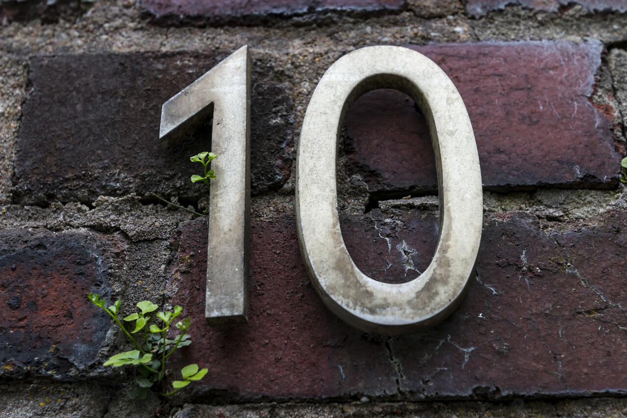 number 10 on a old wall