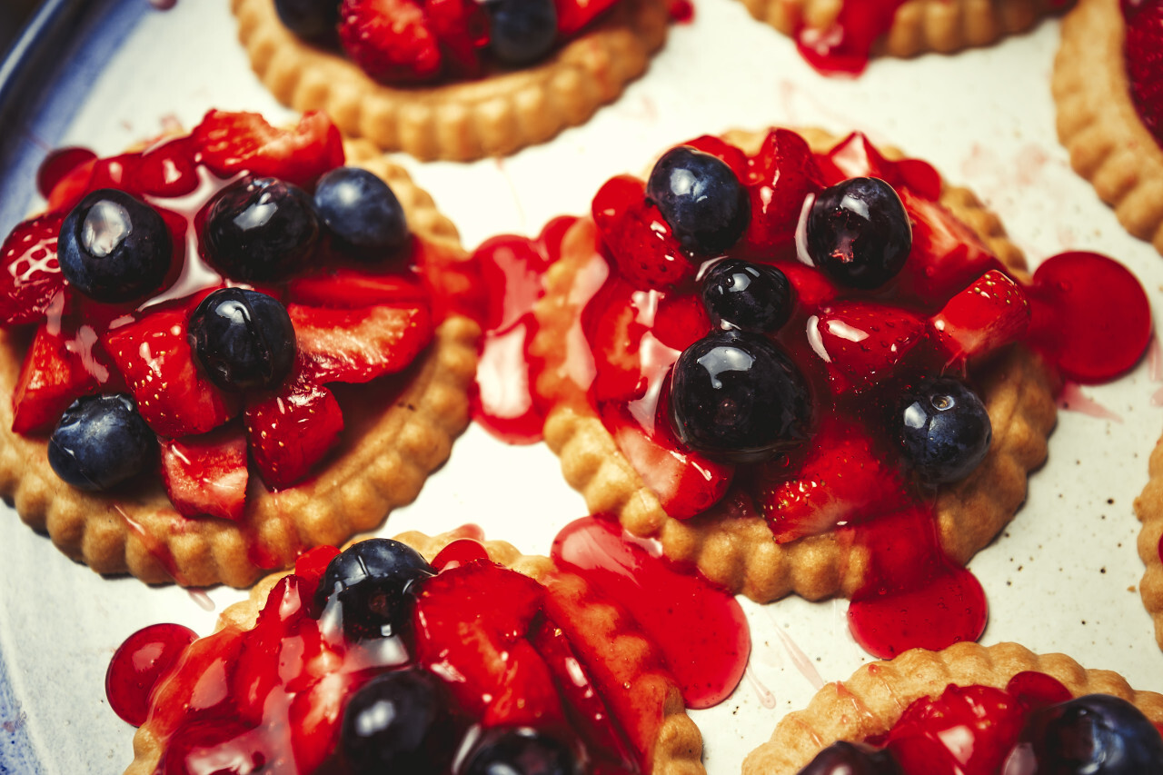 blueberry strawberry cakes