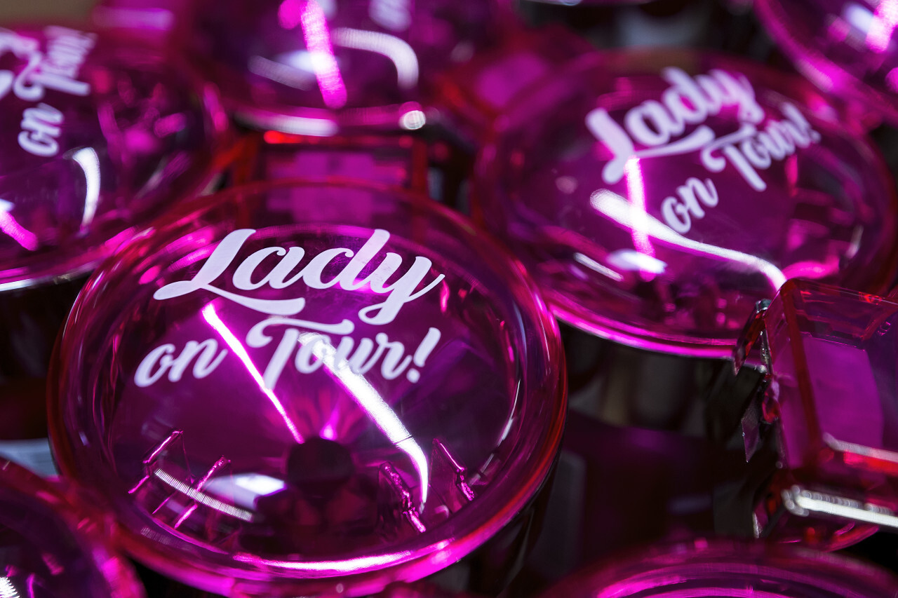 lady on tour pink box