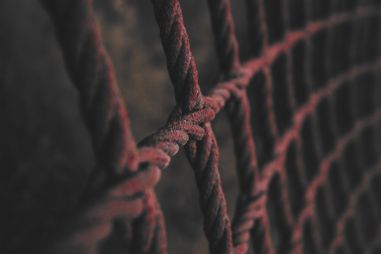red rope net