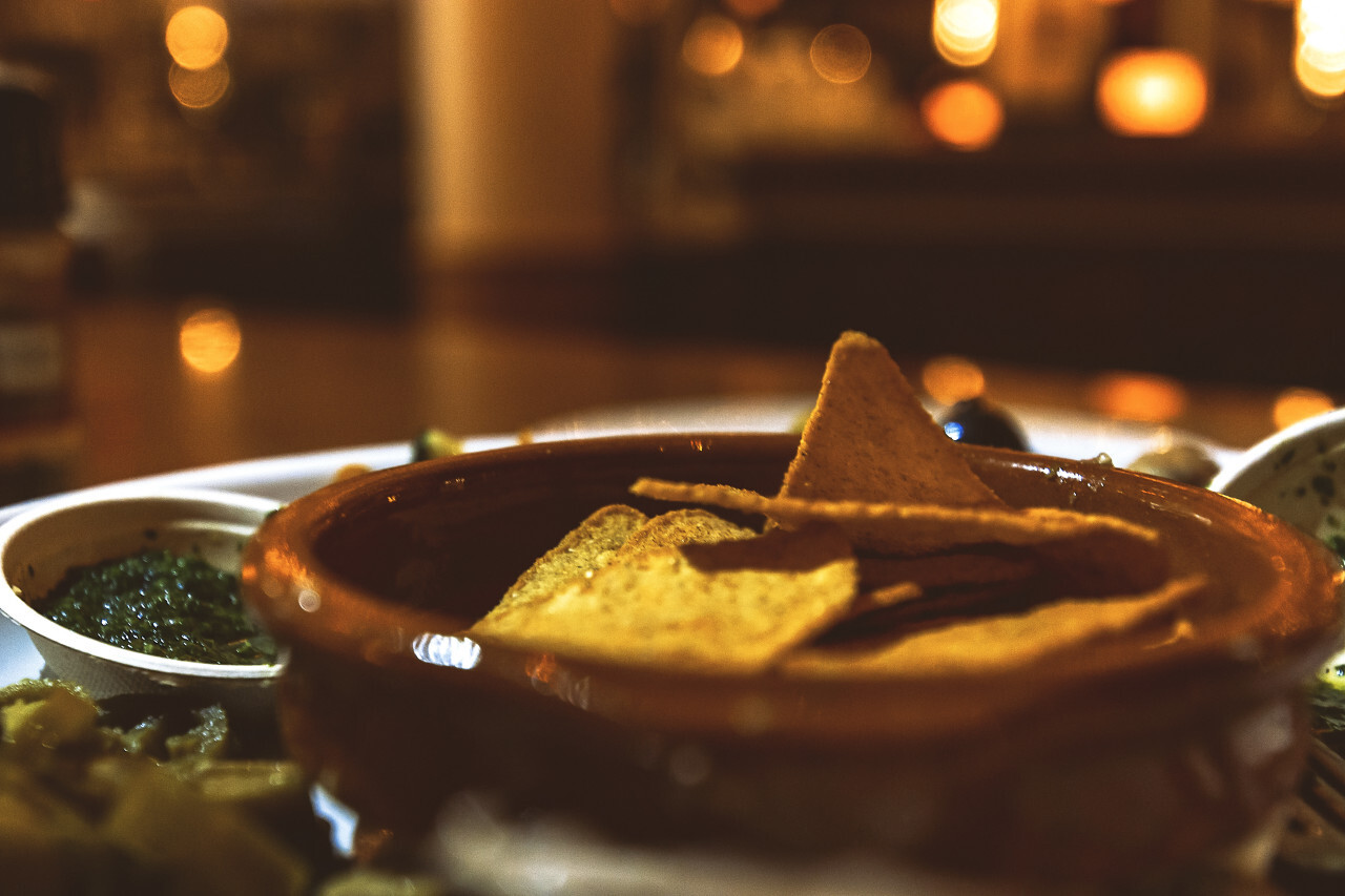 tortilla chips with dips