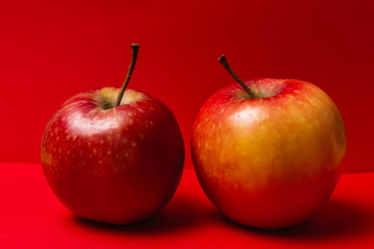 red apples red background