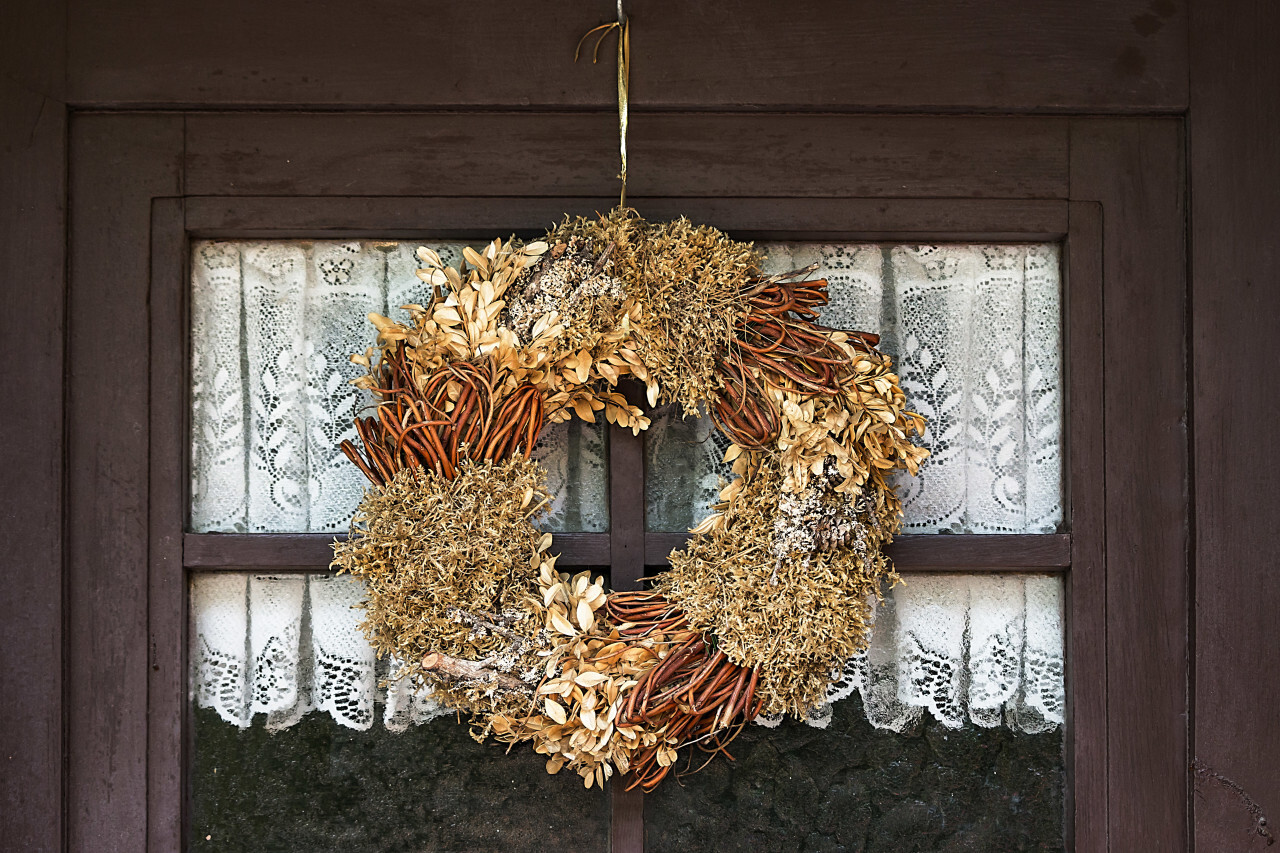 yellowish door wreath