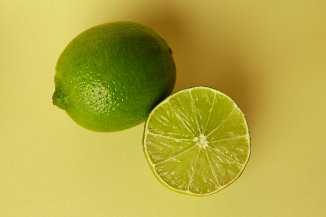 whole lime and sliced lime