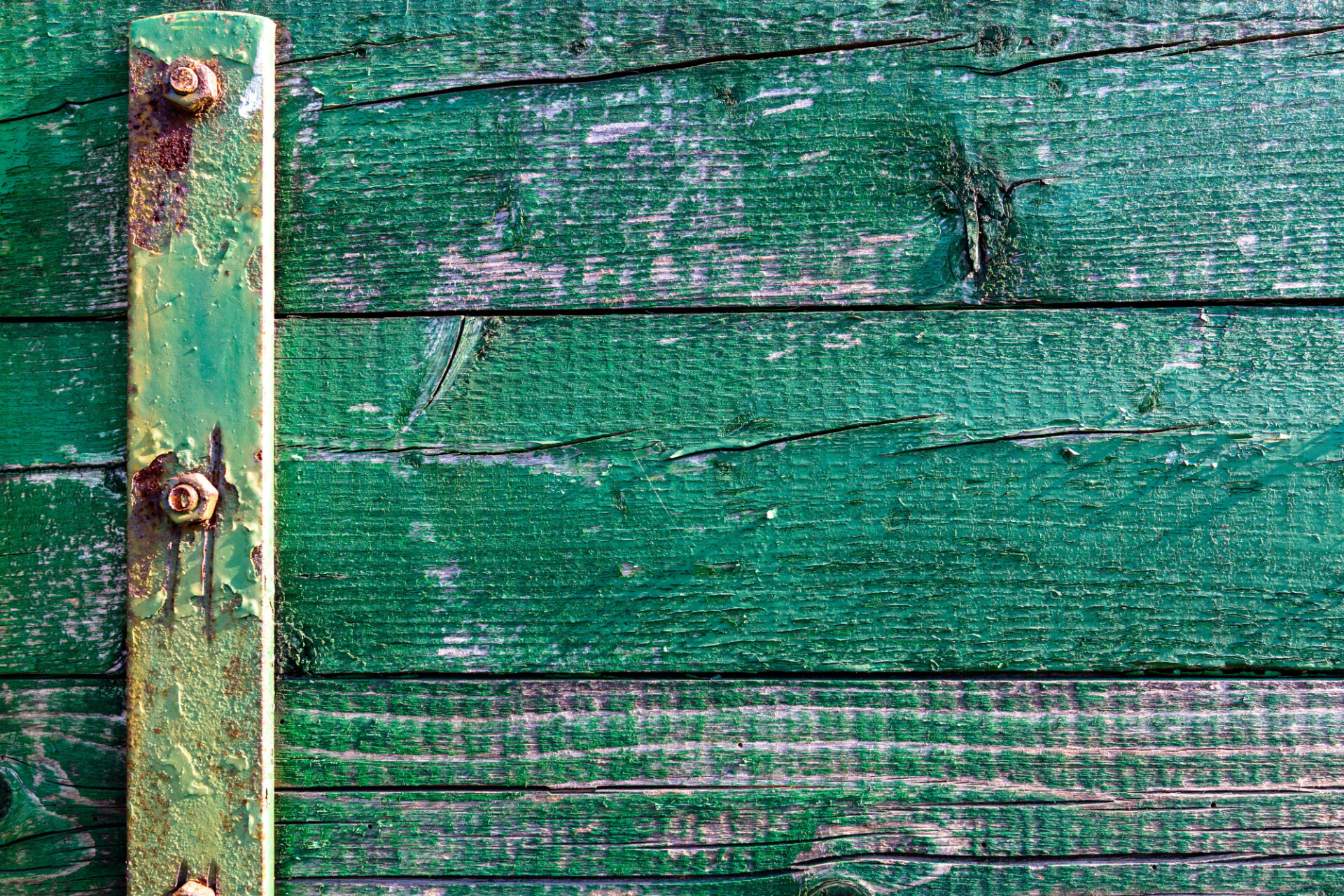 Green weathered wood texture