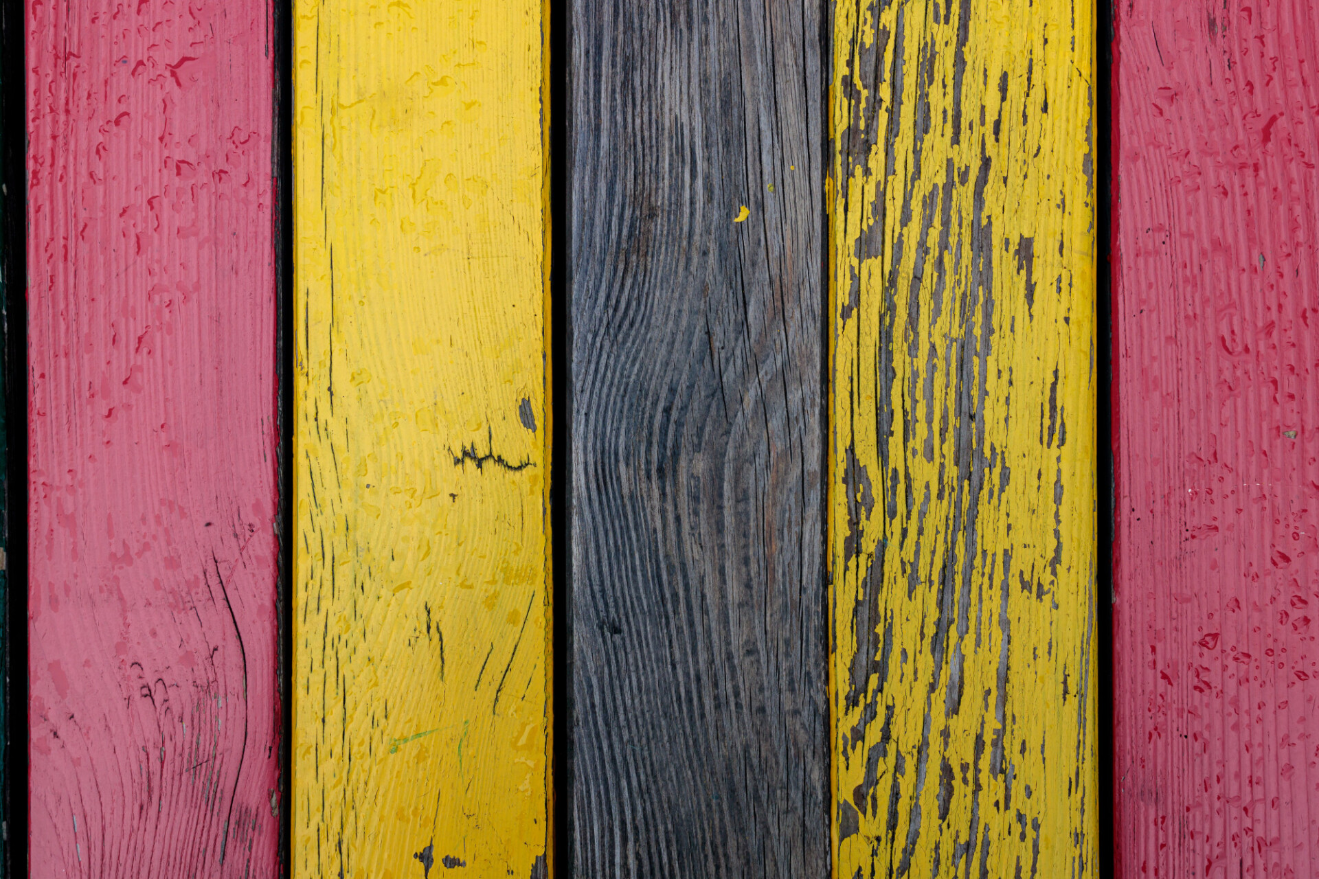 Yellow and red wooden wall texture