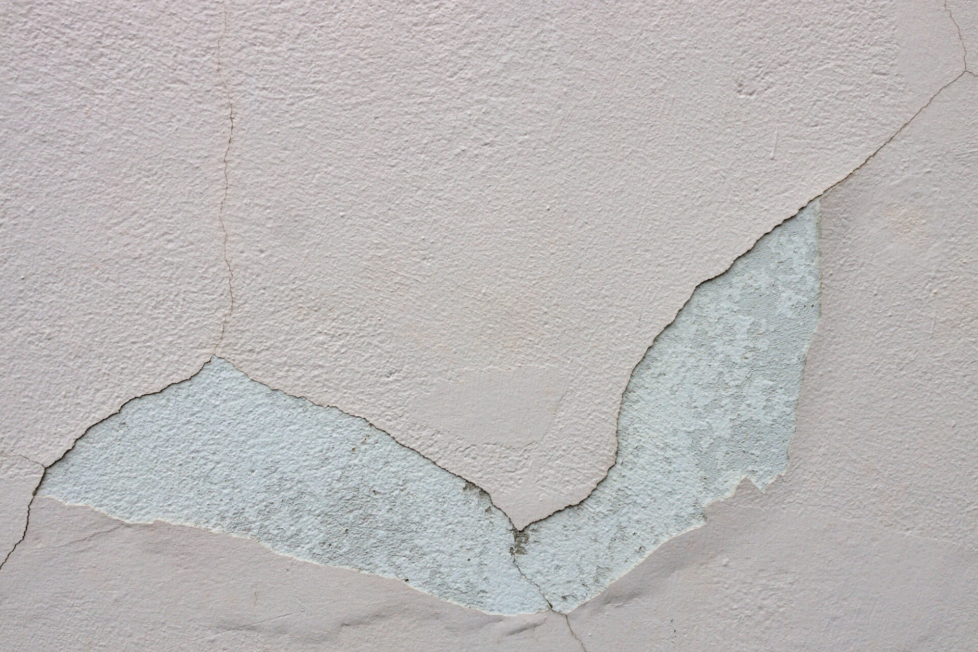White exterior wall texture with cracked plastering