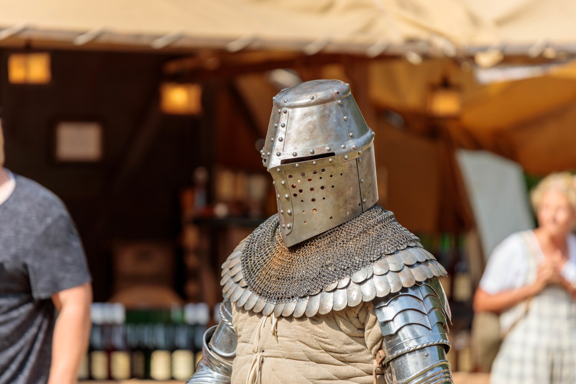 Knight in full armour - Photo #9209 - motosha | Free Stock Photos