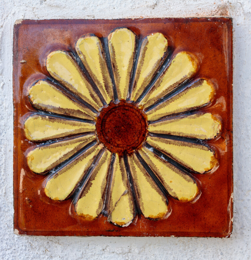 Tile with floral design