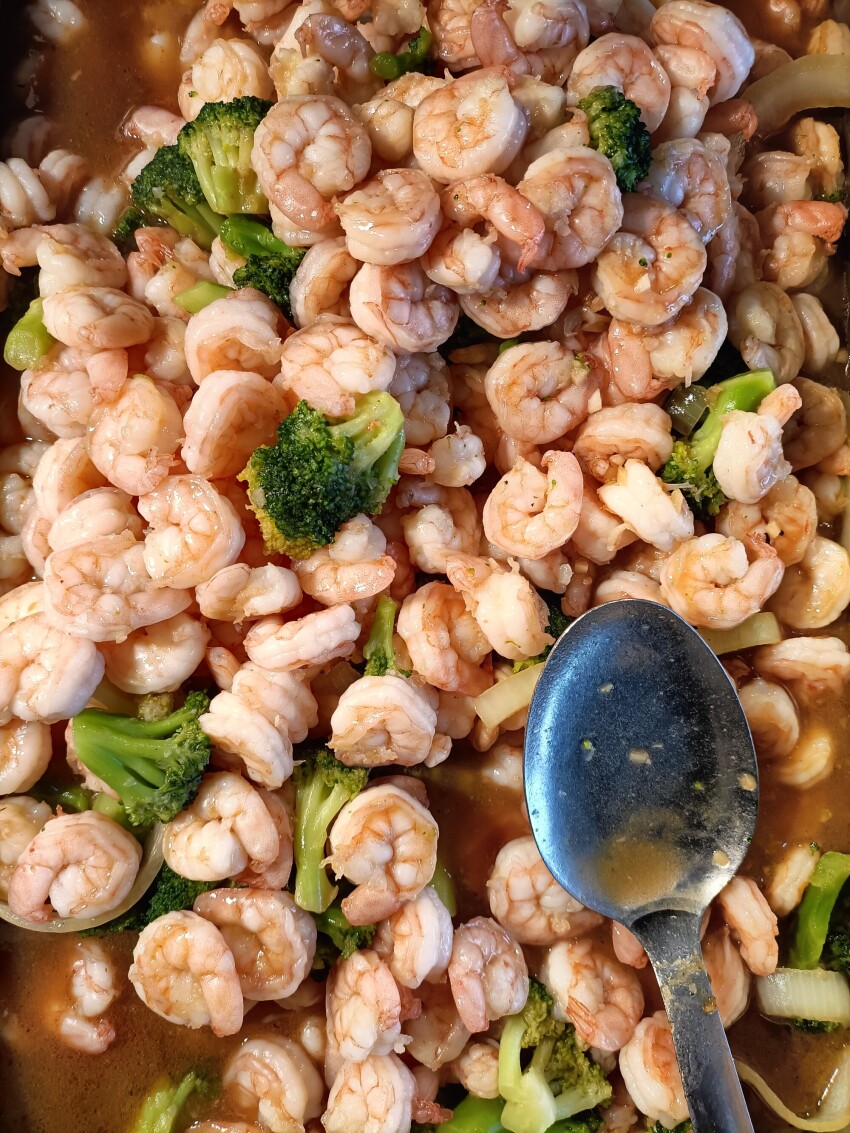 Pan-Seared Shrimps with Sautéed Broccoli