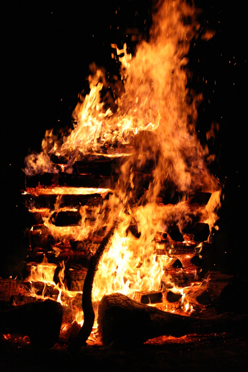 Pyre pile