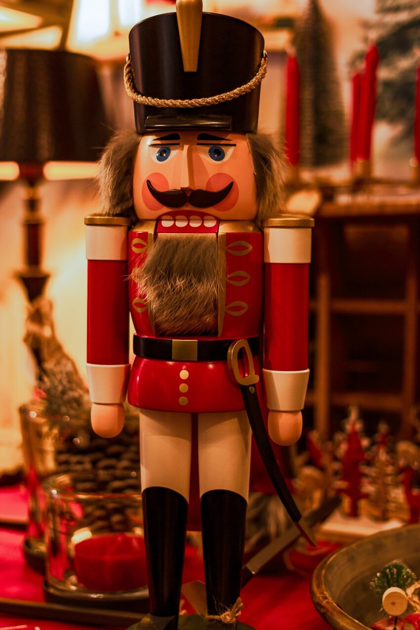 nutcracker hussar