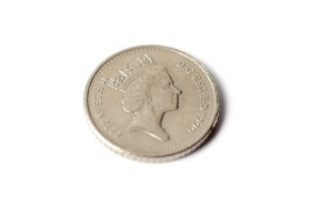 Stock Image: 5 New Pence, Elizabeth II, Great Britain white background