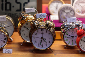 Stock Image: Alarm clocks in the shop window