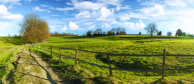 Stock Image: Beautiful spring landscape on German fields in North Rhine Westphalia between Wuppertal and Remscheid