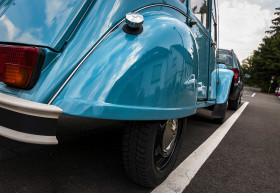 Stock Image: blue classic car heck