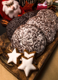 Stock Image: Christmas cinnamon stars and gingerbread