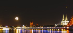 Stock Image: cologne rhine promenade at night