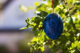 Stock Image: Decorative Easter egg hanging on tree