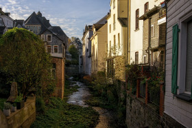 Stock Image: Deilbach flows through the old town of Langenberg in Germany