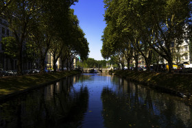 Stock Image: dusseldorf koenigsallee canal