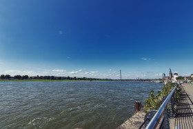 Stock Image: Dusseldorf Rhine Promenade