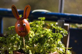 Stock Image: easter egg easter bunny handicraft