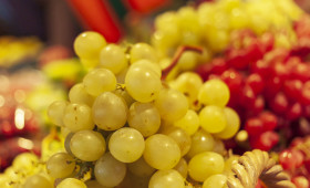 Stock Image: Fresh ripe green grapes from the market