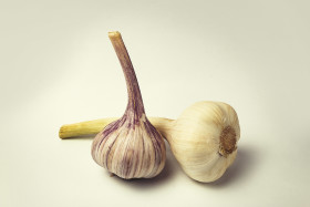 Stock Image: garlic cloves
