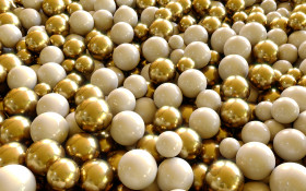 Stock Image: Golden beads background Gold & Silver Balls / Spheres