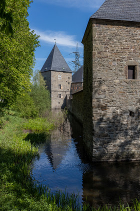 Stock Image: Haus Kemnade - Castle with moat in Germany